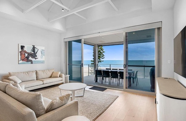 Moana Esplanade - Pure Beach Front 3 Bed Apt