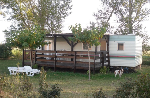 Mobile home at the farm with pool, sleeps 4 to 6, diverse activities