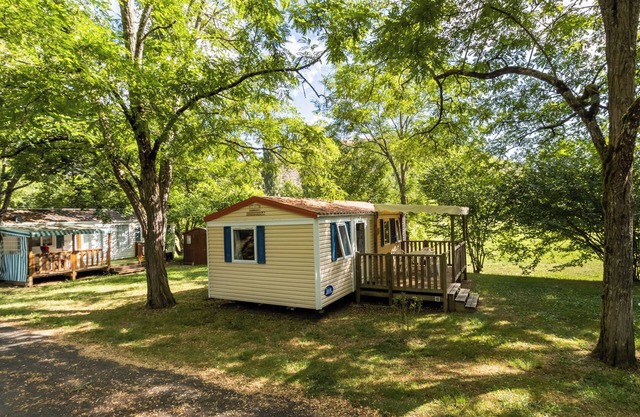 Mobile Home 'La Clairière' with Shared Pool, Private Terrace and Wi-Fi