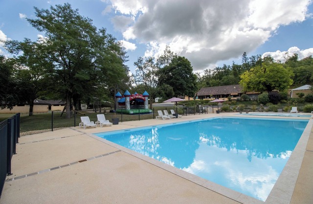 Mobile Home 'Le Chataignier' with Shared Pool, Private Terrace and Private Garden