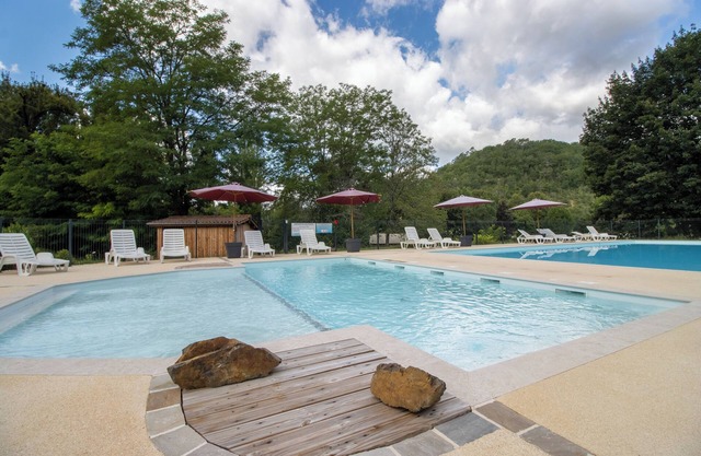 Mobile Home 'Le Chene' with Shared Pool, Private Terrace and Private Garden