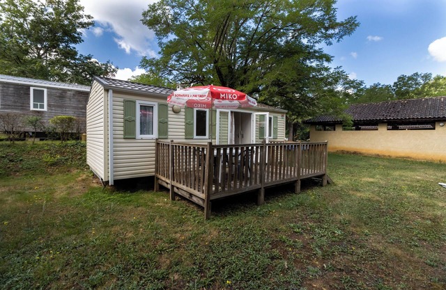 Mobile Home 'Le Noyer' with Shared Pool, Private Terrace and Private Garden