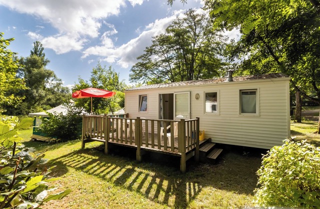 Mobile Home 'Le Tilleul' with Shared Pool, Private Terrace and Private Garden