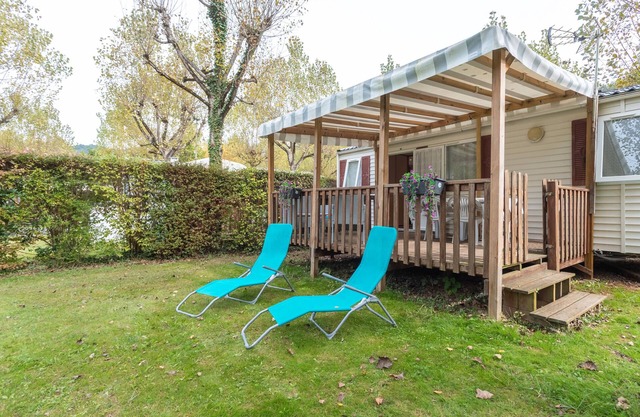 Mobile Home 'Mobile-home Camping De La Truite' with Mountain View, Private Terrace and Wi-Fi