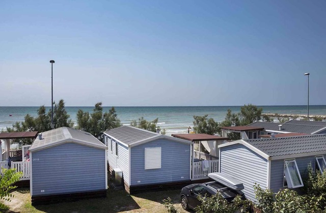 Mobilehome With terrace and near the beach