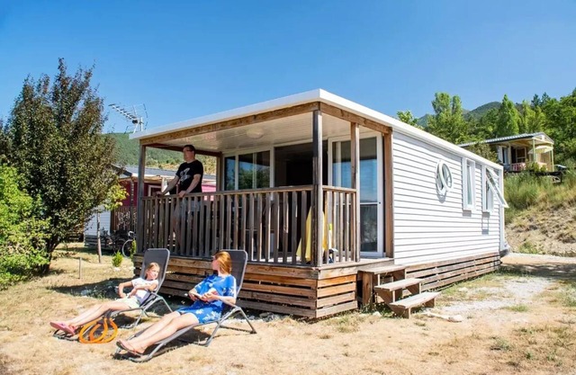 Mobilheim Komfort "Visio" + CLIM 34m2 - 2 Schlafzimmer - integrierte Terrasse 8m2 + LV + TV + Nespresso 4 Personen