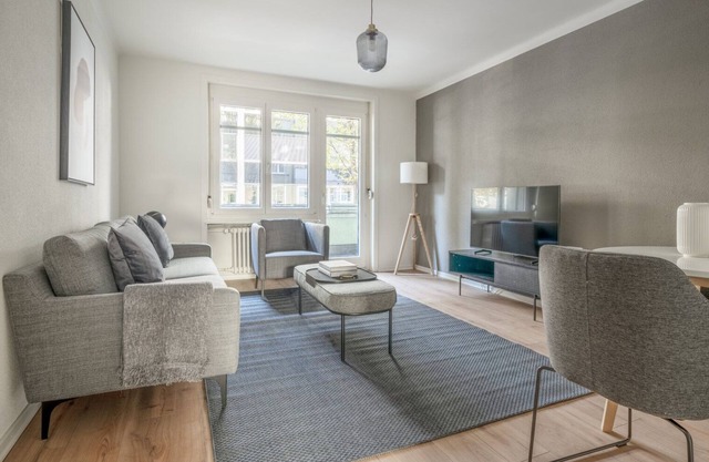 Mod Wiedikon 2.5 Room w/Storage & W/D, 1 min to Market, by Blueground