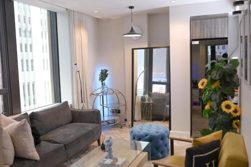 Modern 1 Bedroom at Foreshore Place Mountain Views & Walk to V&A