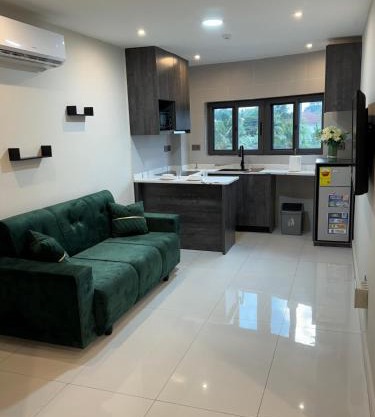 Modern 1 Bedroom Ground Floor Apartment with Serene Mountain Views, close to Aburi Walking Trail