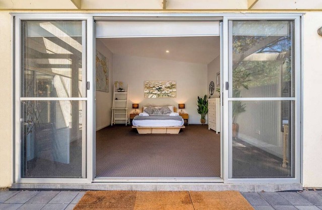 Modern 1-Bedroom with Private Backyard & Fountain