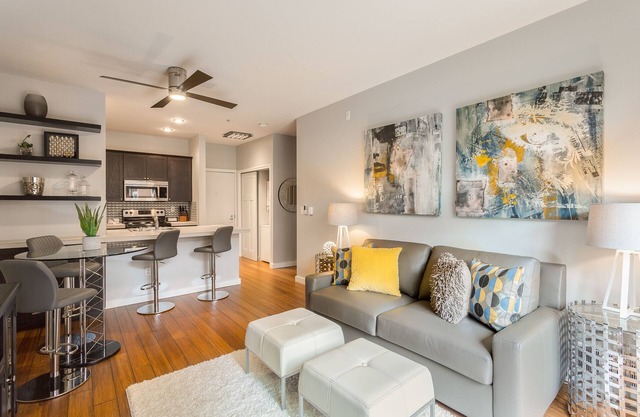 Modern 1 BR Quiet Condo in Seattle center, pool and fitness, FREE parking