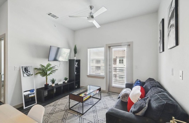 Modern 1BR near TPC Golf | Free Parking & Wifi