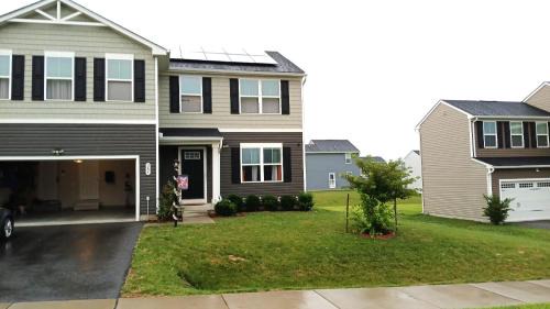 Modern 2-BD Apartment with Prime Location and Private Access Door