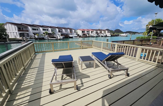 Modern 2 Bdr Waterfront Villa in Jolly Harbour Sleeps 5