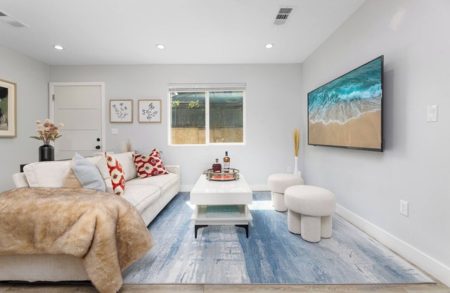 Modern 2-Bed Perfect for Extended Stays!