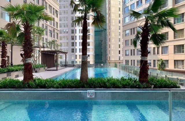 Modern 2 bedroom Apartment in Center with City view & Outdoor pool, gym Free