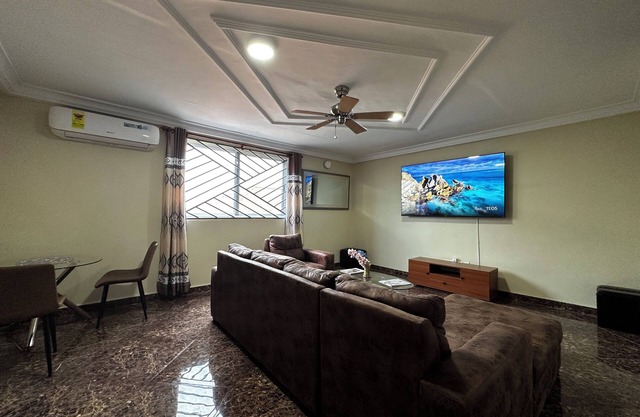 Modern 2-Bedroom Apartment Near Beach - Rose Villa Accra Suite F3