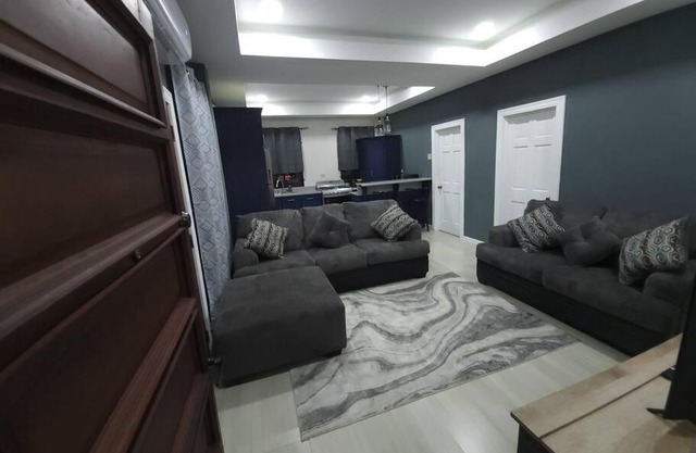 Modern 2 bedroom rental unit with free parking