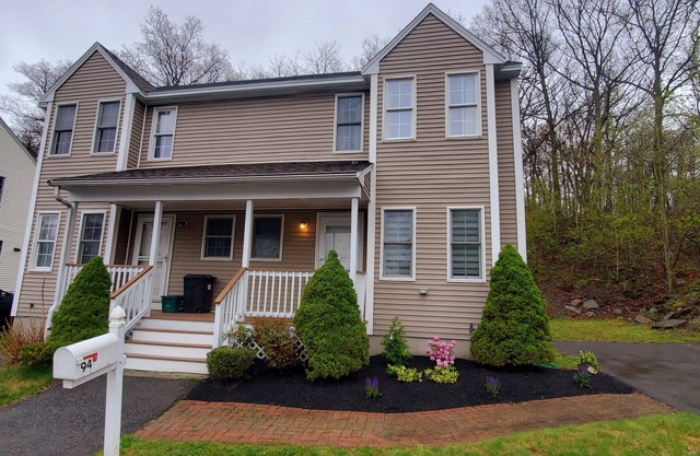 Modern 2 Bedroom Townhouse Near Worcester Hospitals & Medical School