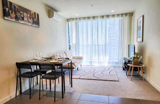 Modern 2-bedrooms apartment with parking