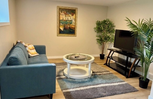 Modern 2 queen bedroom suite with private entrance