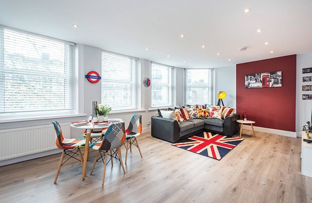 Modern/2BR/2 BA/Near shops & cafes