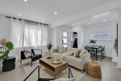 Modern 2BR Apt Near Downtown Ottawa FREE PARKING