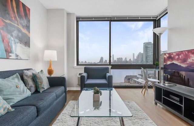 Modern 2BR | Full Kitchen | Free WiFi | Easy access to NYC