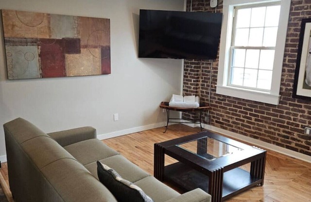 Modern 2BR in Great Location (202)
