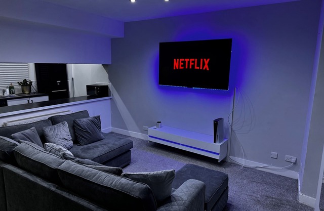 Modern 3-Bedroom Home with Cozy Cinema-Style Living Space