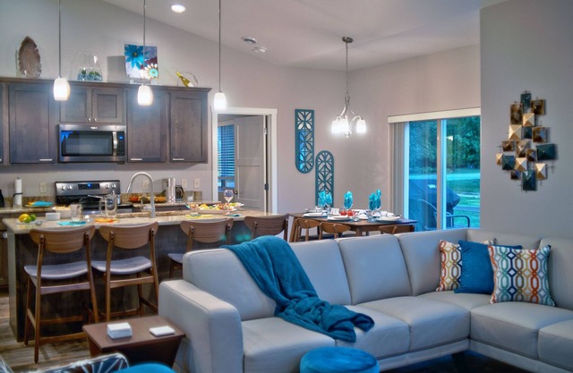 Modern 3 bedroom in quiet area near downtown