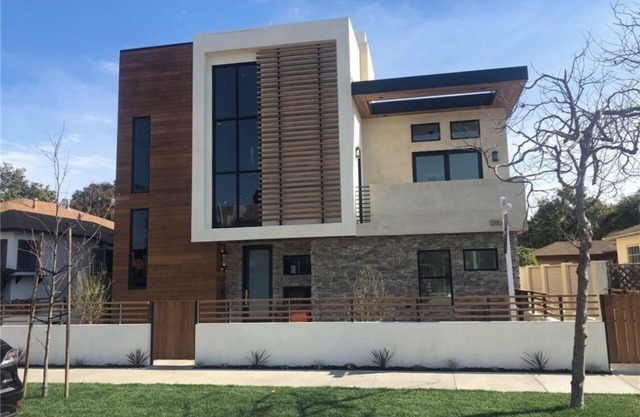 Modern 3 Bedroom Townhouse 5 mins from Venice