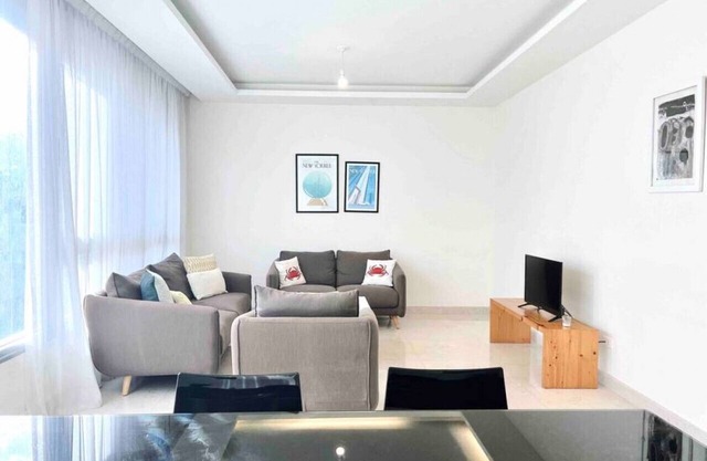 Modern 3BR Apt next to Hotel Dieu 24/7 Power