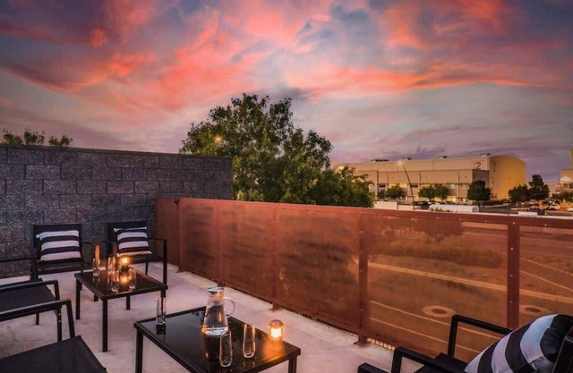 Modern 3BR Home Across from Netflix Studio!