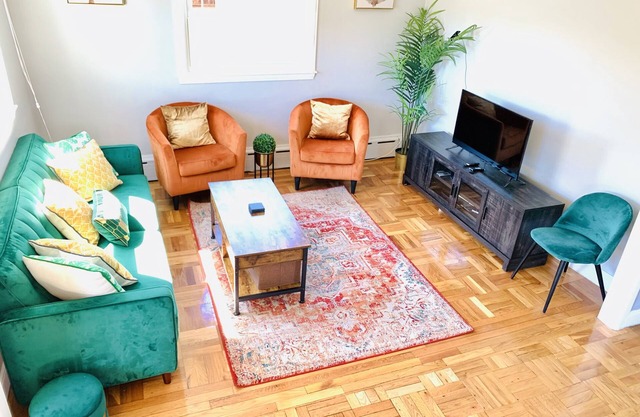 Modern 3BR with free parking near Revere Beach!
