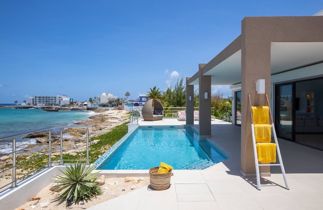 Modern 4 bedroom villa with swimming pool offering magnificent sea views