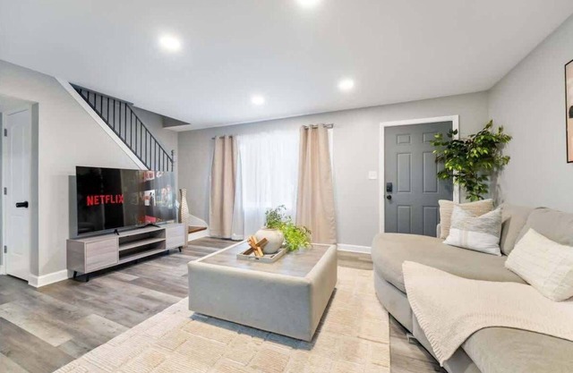 Modern 4BR Retreat Near MDW | LCP Collection