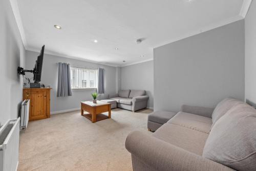 Modern 5-Bedroom House - Bannockburn