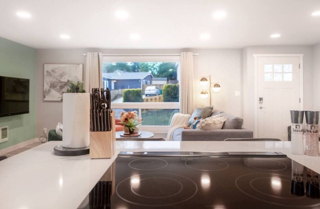 Modern 5BR 3BA Remodeled Home with BBQ & Backyard