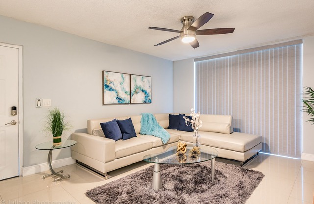Modern and chic 1B/1B in South Florida near Beach