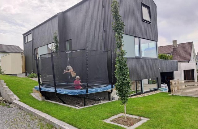 Modern and comfortable apartment in attractive neighborhood
