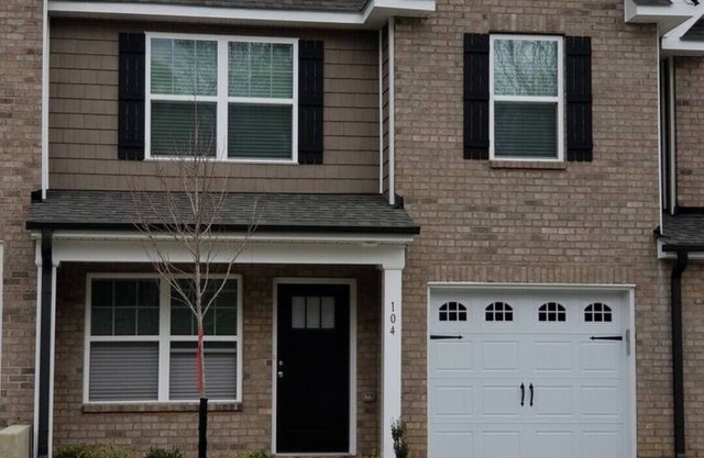 MODERN AND SPACIOUS 3 BEDROOM HOME IN DT JAMESTOWN