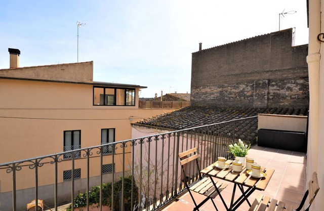 Modern Apartment for 4, Central Location, WiFi, A/C - Castelló d'Empúries