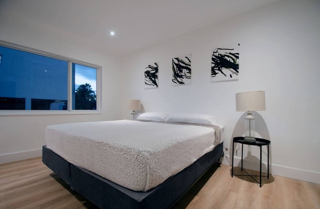 Modern Apart beside canal, near beach w/parking