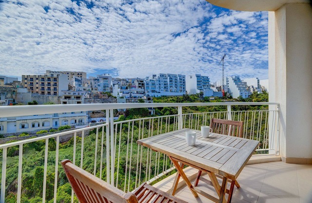 Modern Apartment steps from Balluta Bay