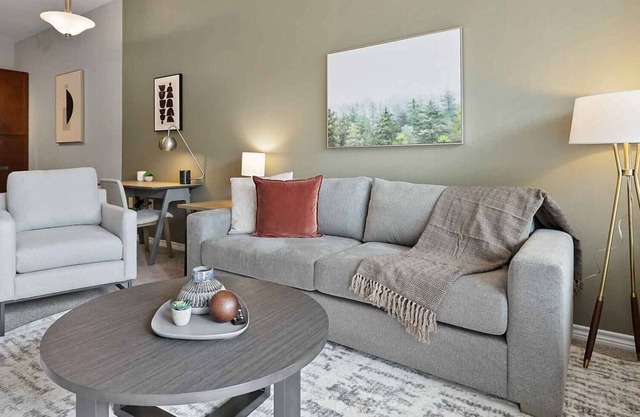 Modern Apartment in Prime Location (ID7425X99)