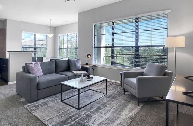 Modern Apartment in Prime Location (ID7974X11)