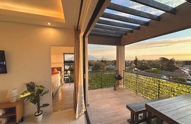 Modern Apartment in Blouberg. Table Mountain and Sea views | AVINA @ Blouberg