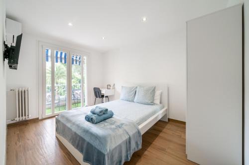 Modern apartment, steps from tramway