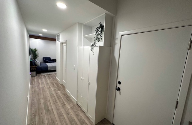 Modern Beach Home, Newly Renovated, Shinny Clean.